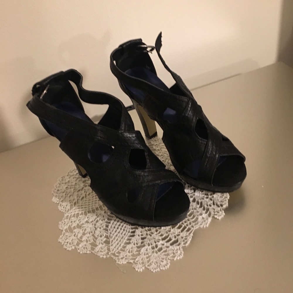 Shoe - Picture 5 of 5